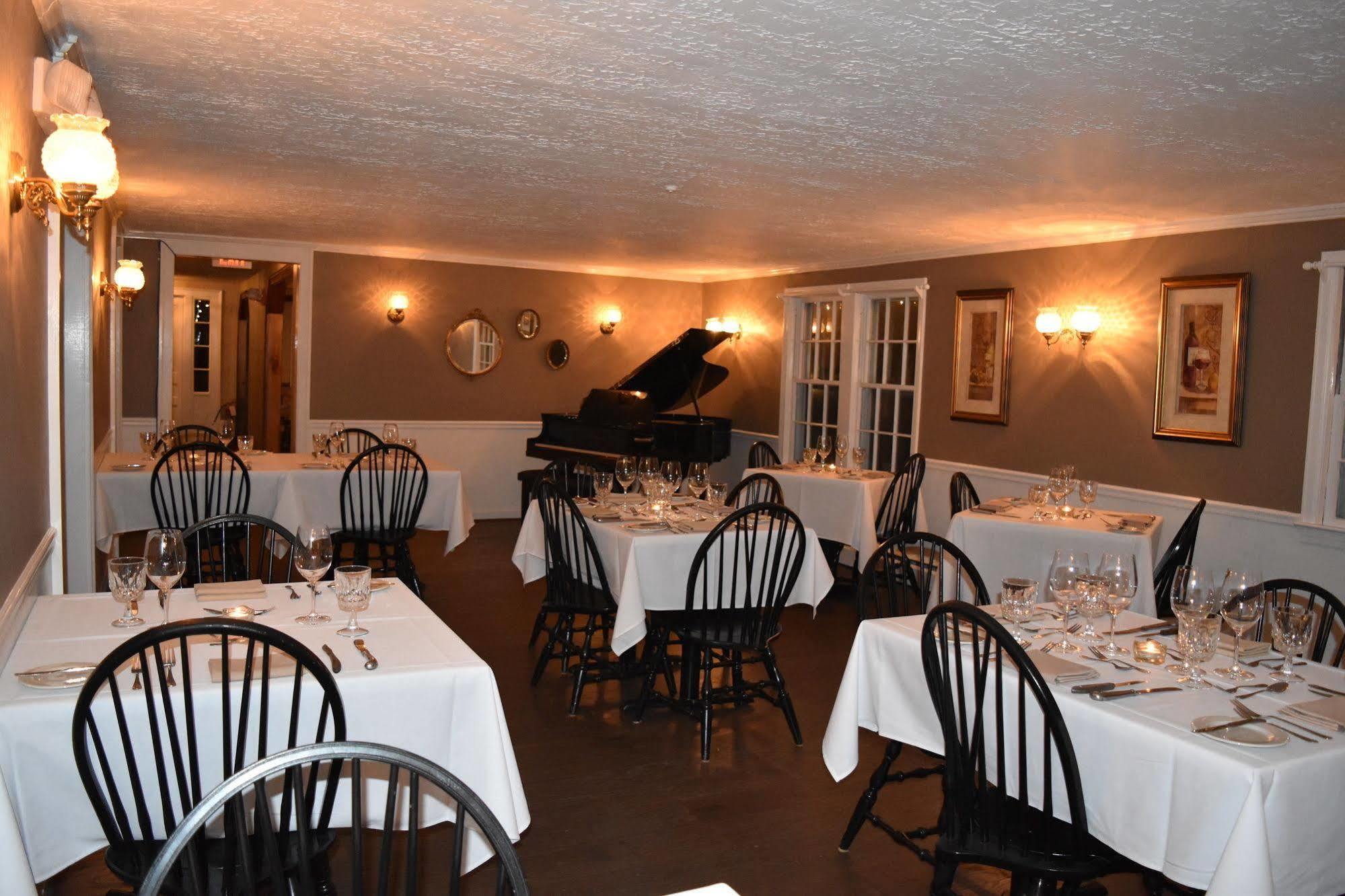 The Lincoln Inn & Restaurant At The Covered Bridge Вудсток Екстер'єр фото